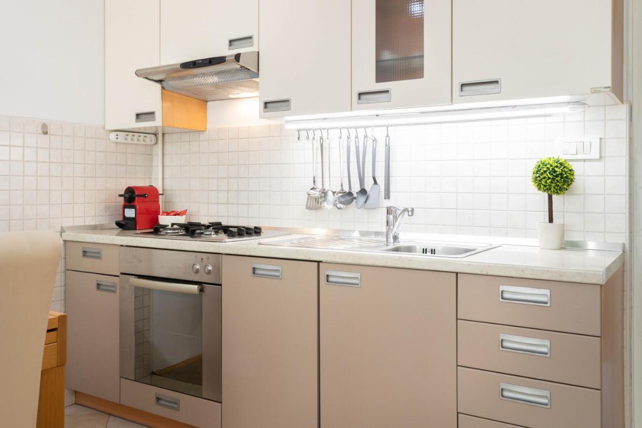2Bdr Apartment With Balcony Near Maksimir Zagreb Exterior foto